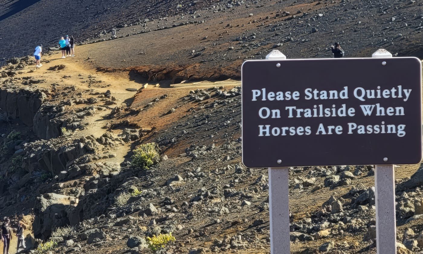Trail sign at the start of the Sliding Sands Trail